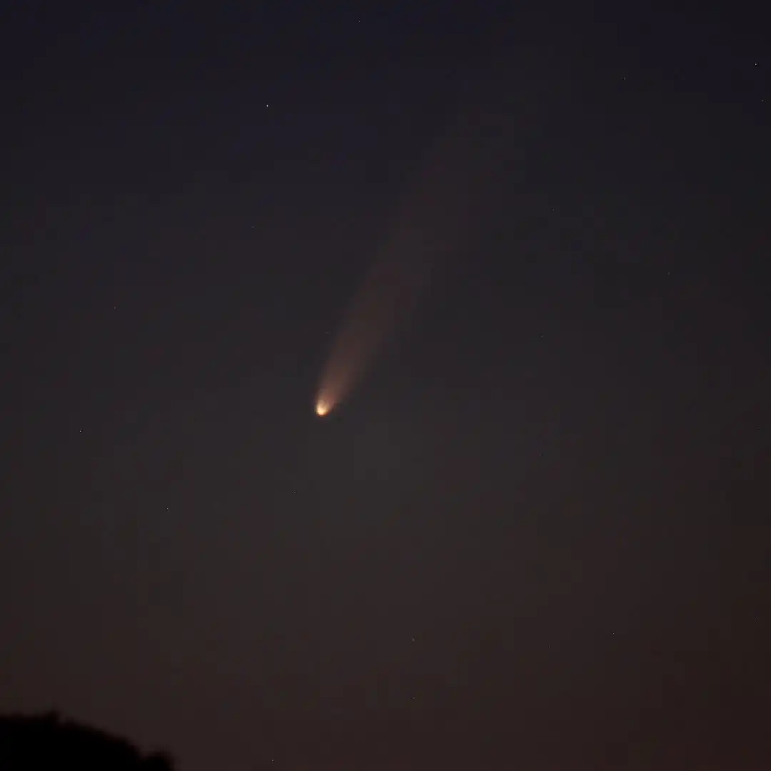 Comet C/2023 A3 Tsuchinshan–ATLAS above the horizon